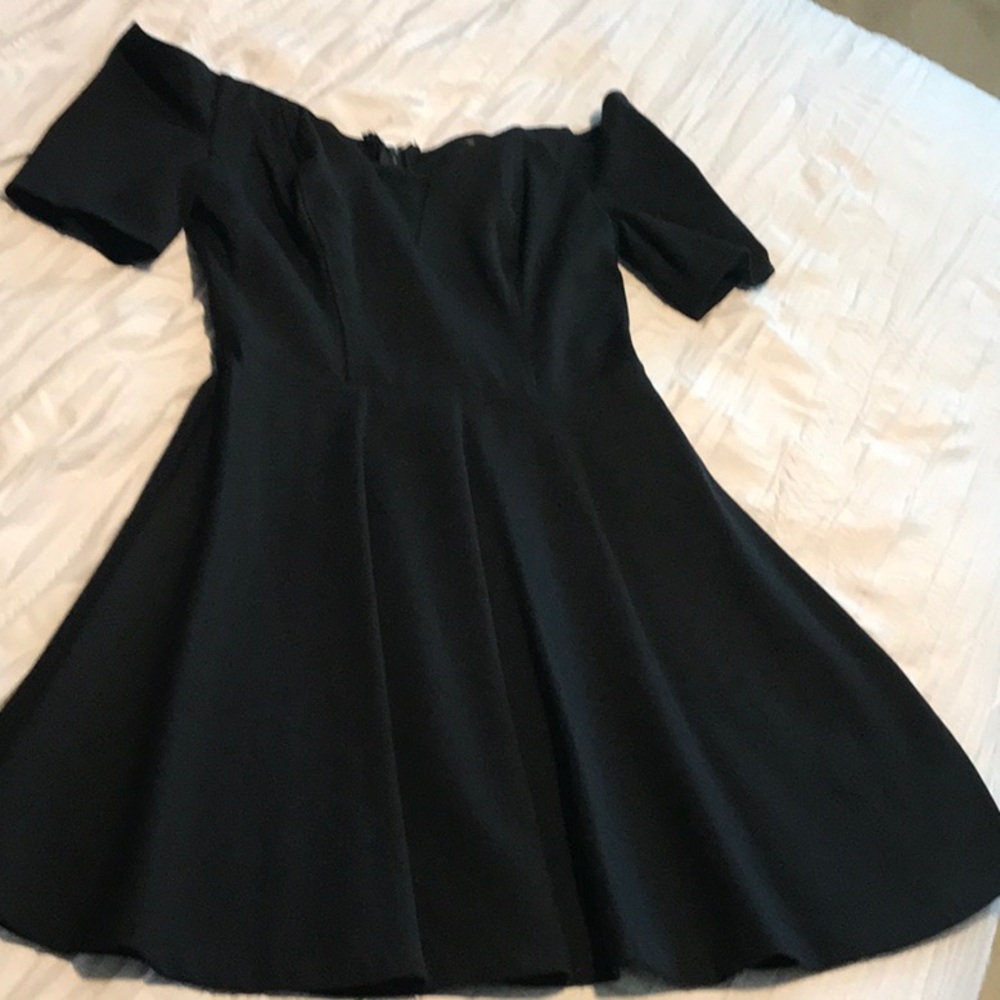 GUESS LBD Size 4